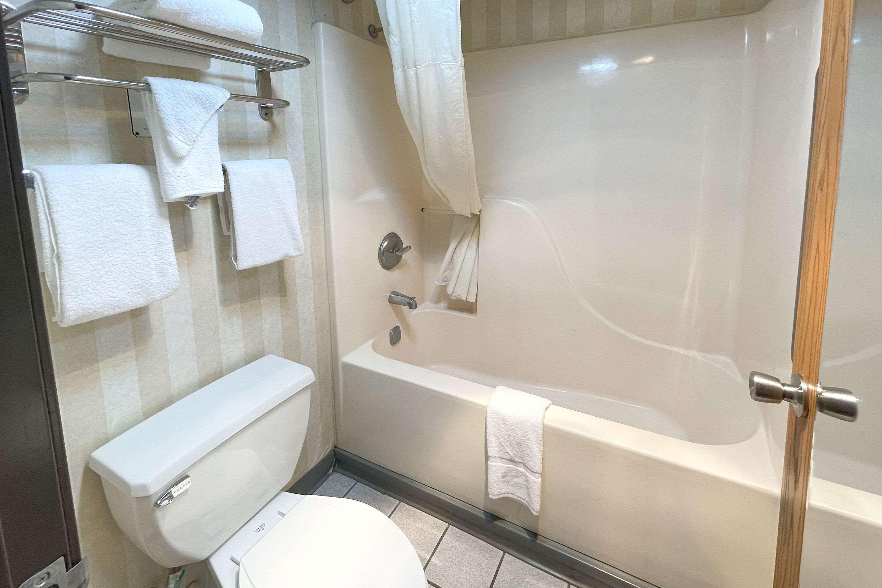 Quality Inn & Suites North Gibsonia Extérieur photo